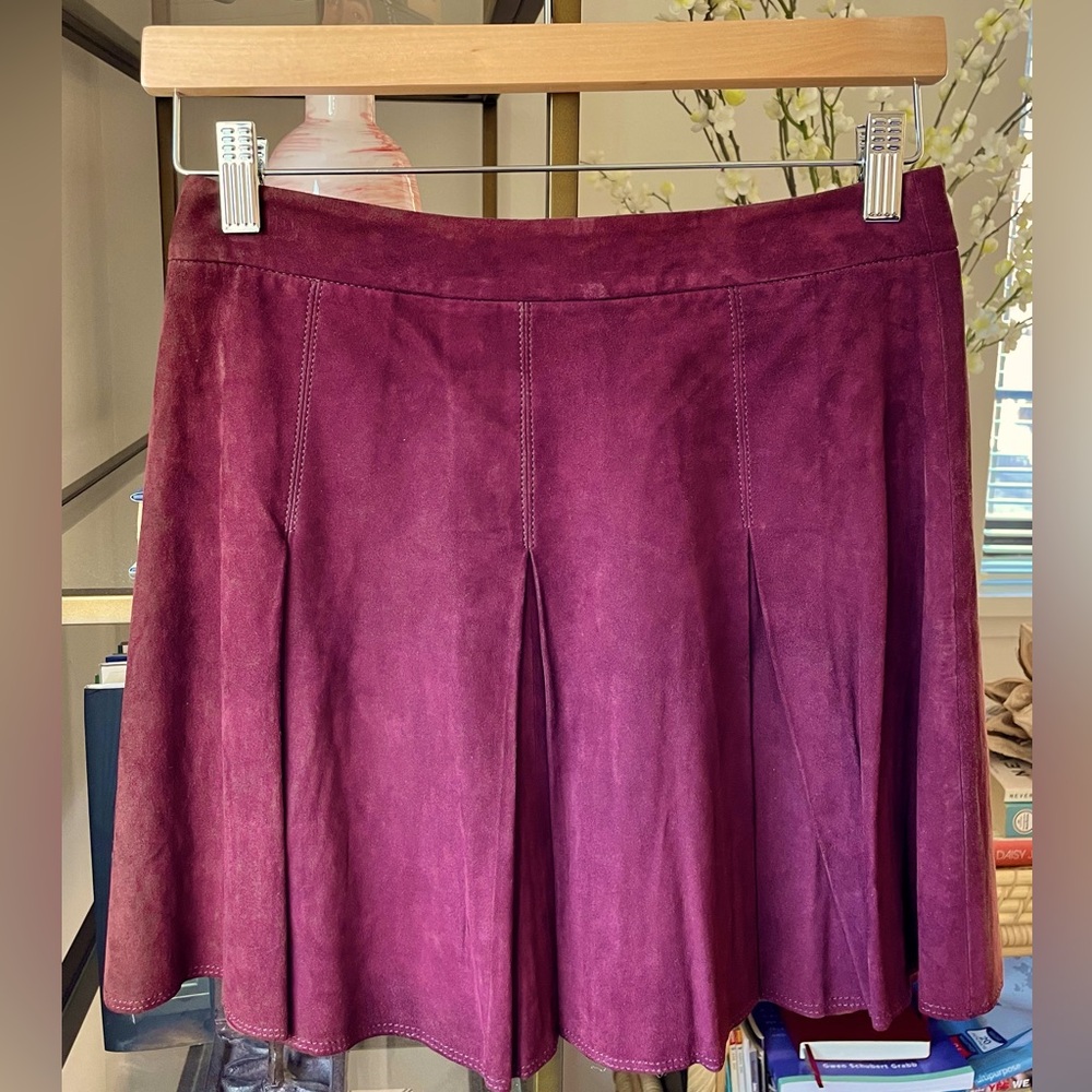 Alice + Olivia Suede Leather Mini-Skirt, Size 4, Burgundy. Never worn, with tags